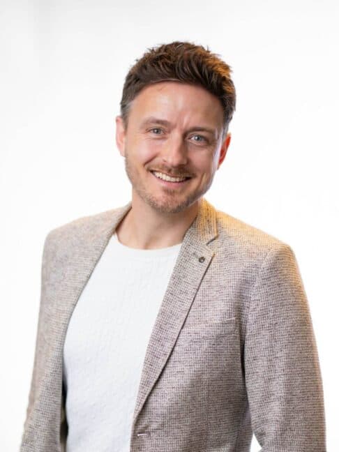 Robbie Aspect Ratio 3 4